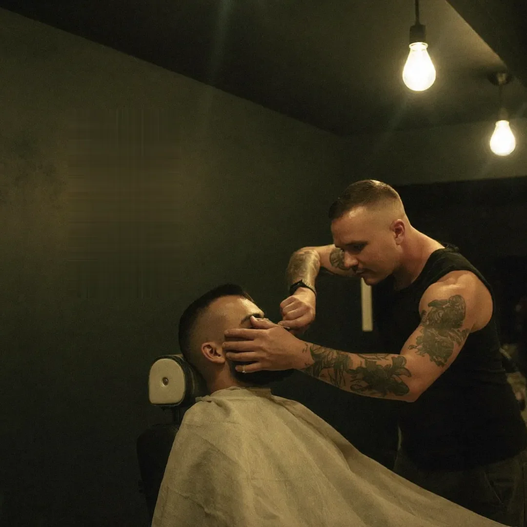 Straight-razor work at the chair