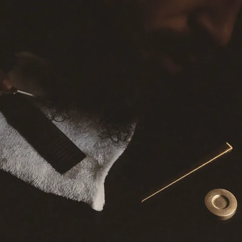 Detail work with the razor